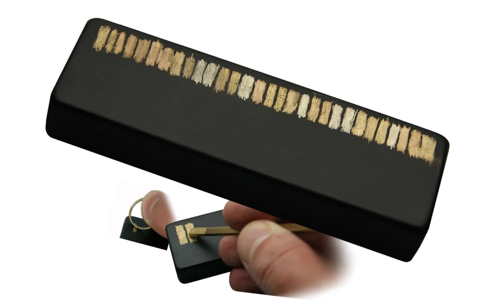 سنگ محک چیست؟ نحوه ی تشخیص طلا با سنگ محک